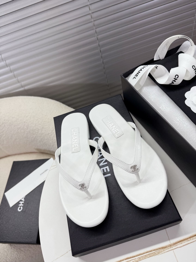 Ch**el slippers
